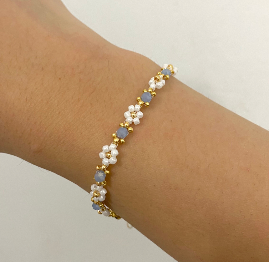 Blue daisy bracelet