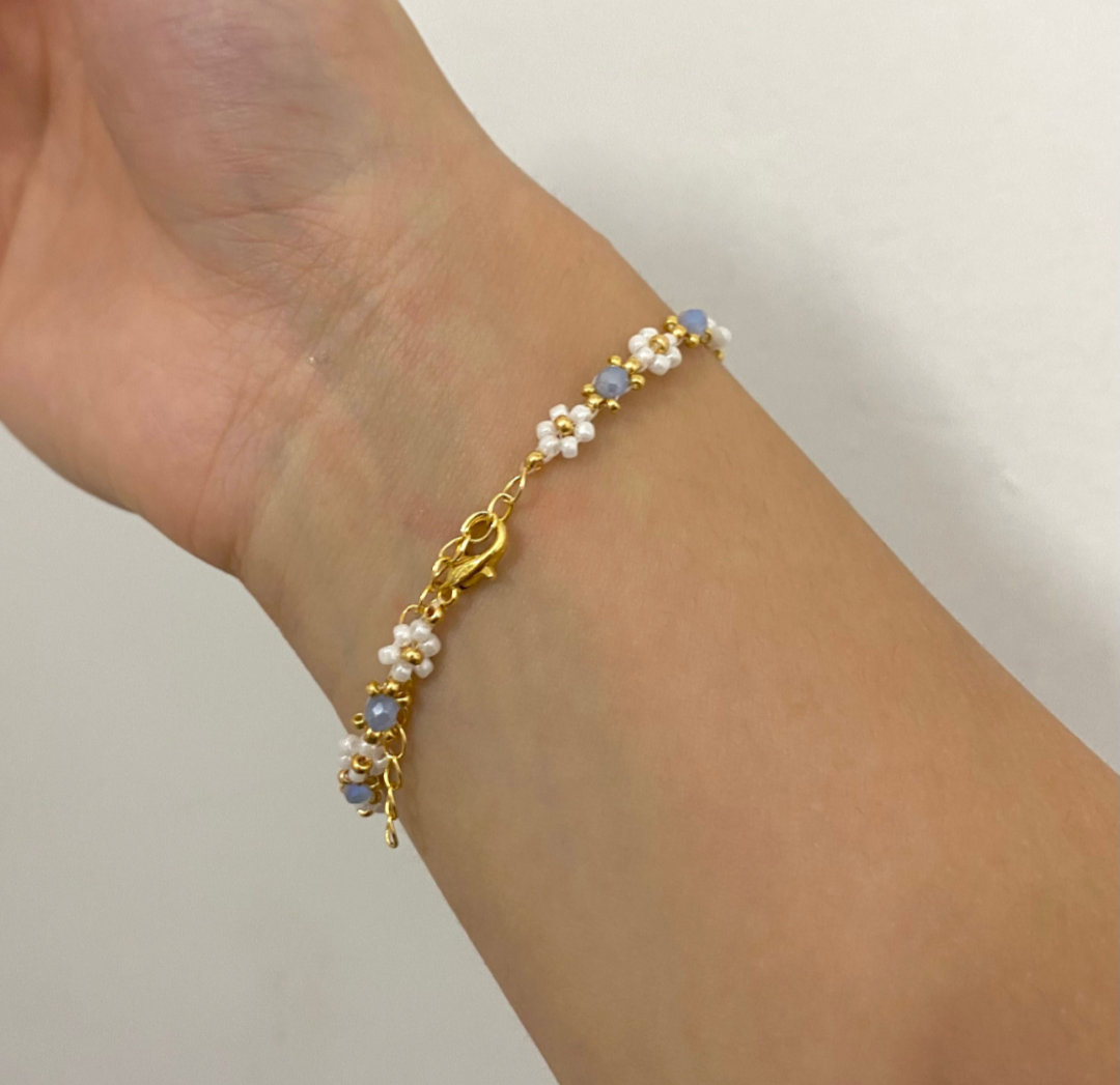 Blue daisy bracelet